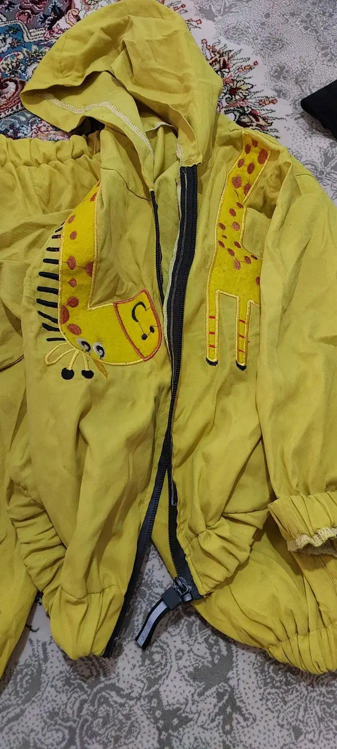 لباس بچه تمیز وشیک|کفش و لباس بچه|چهارباغ, |دیوار