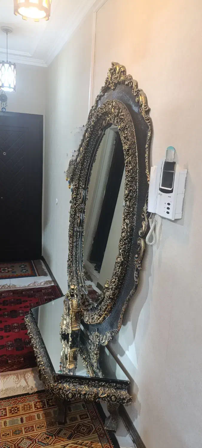 آینه و زیر آینه|آینه|شیراز, کوی زهرا|دیوار