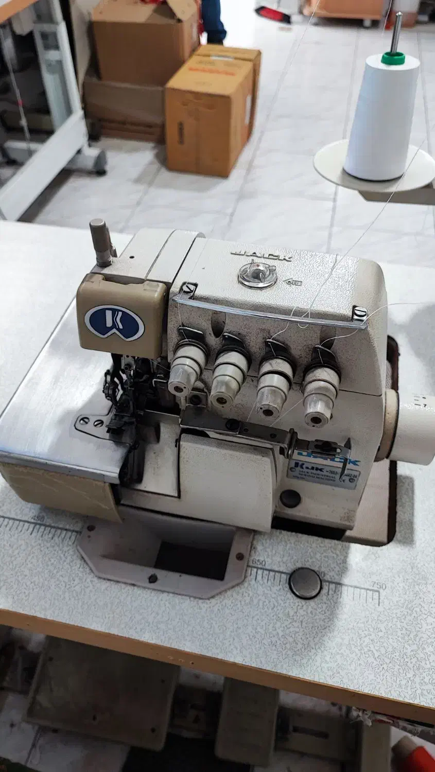 چرخ خیاطی زیگزال جک همراه با دینام ۴ نخ|ماشین‌آلات صنعتی|آستارا, |دیوار