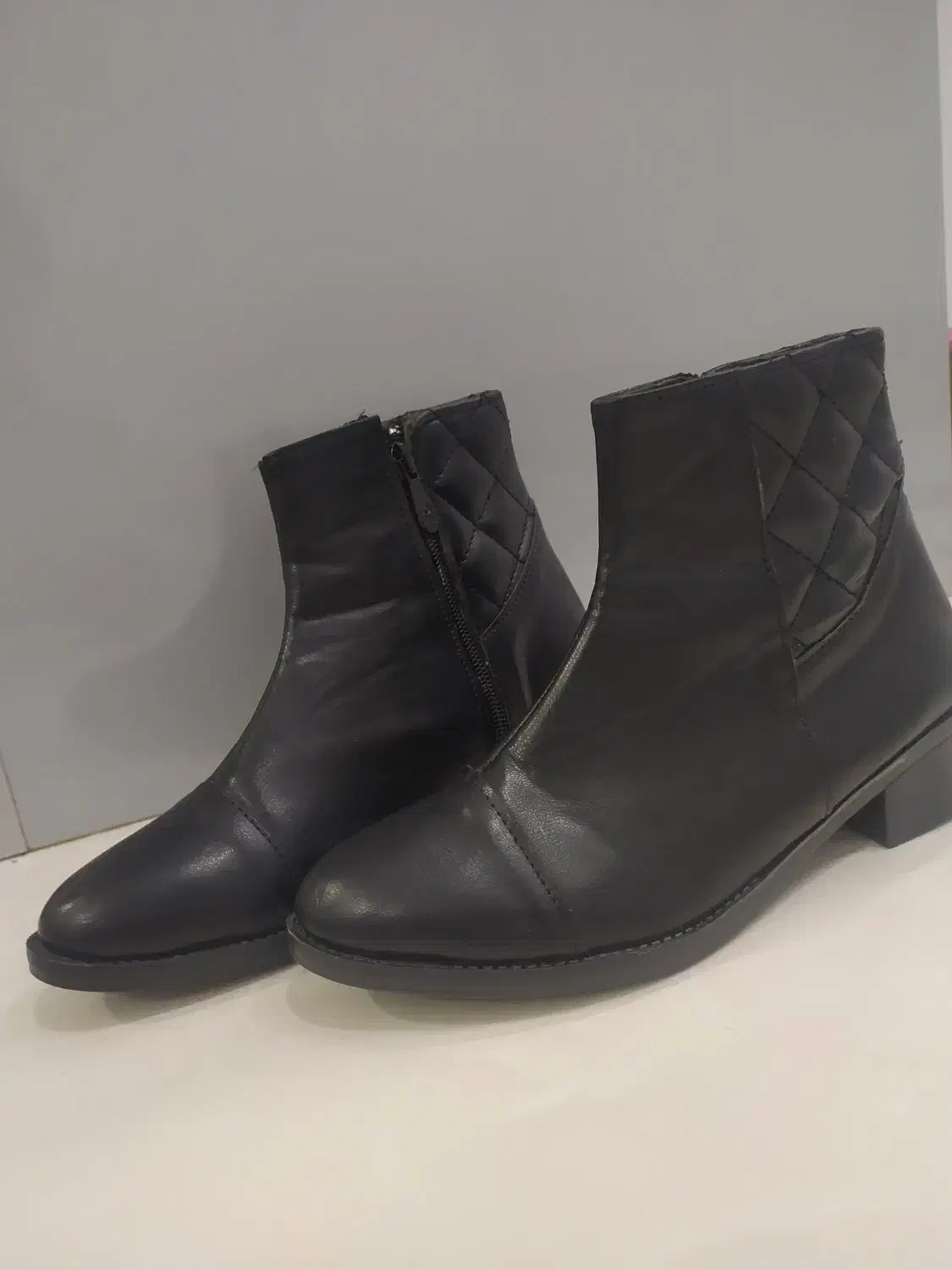 کفش نیم بوت|کیف، کفش، کمربند|آشخانه, |دیوار