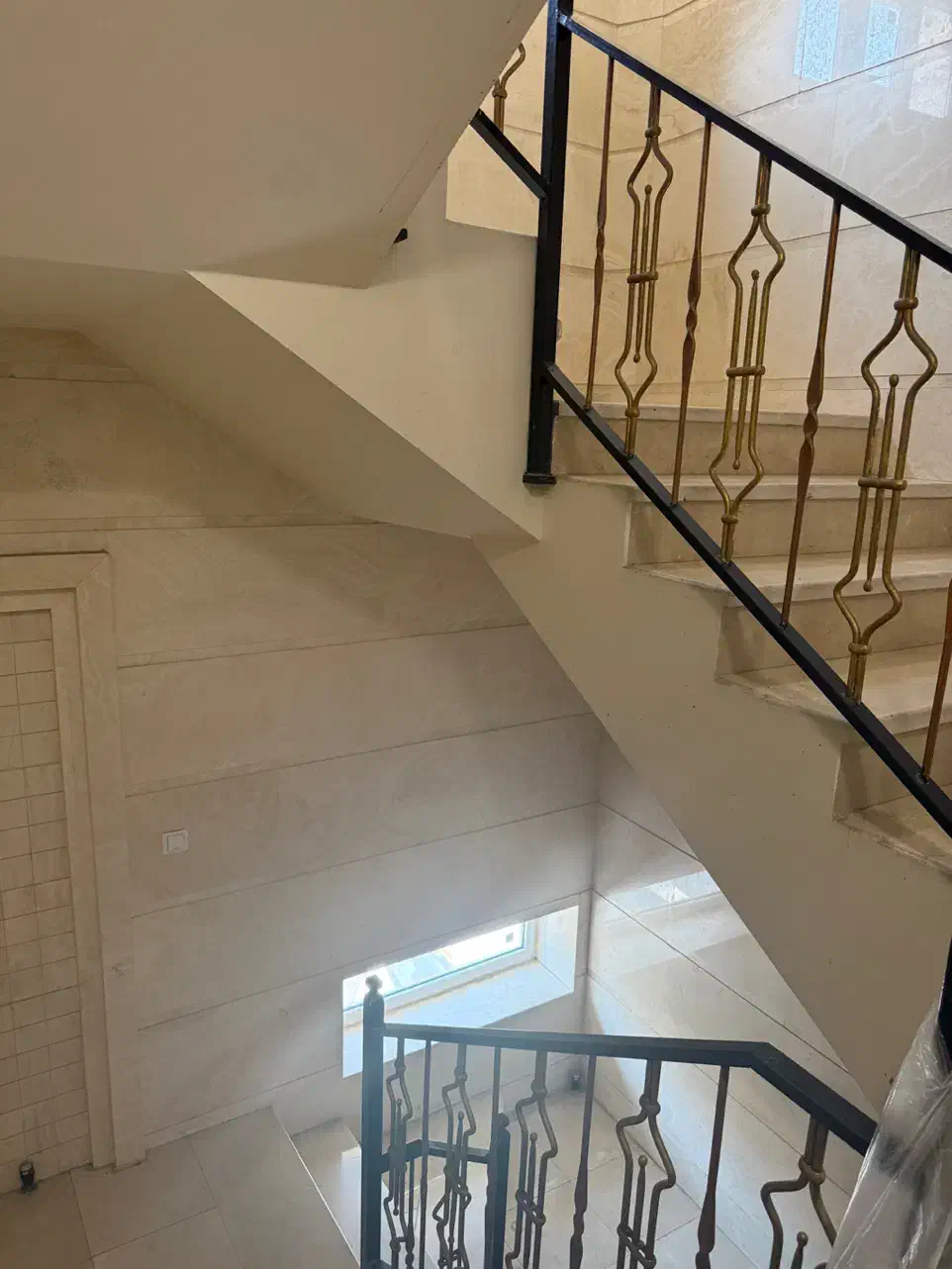 واحد ۲۰۰ متری سه خواب تک واحدی شیک آریا|اجارهٔ آپارتمان|شیراز, باغ تخت|دیوار