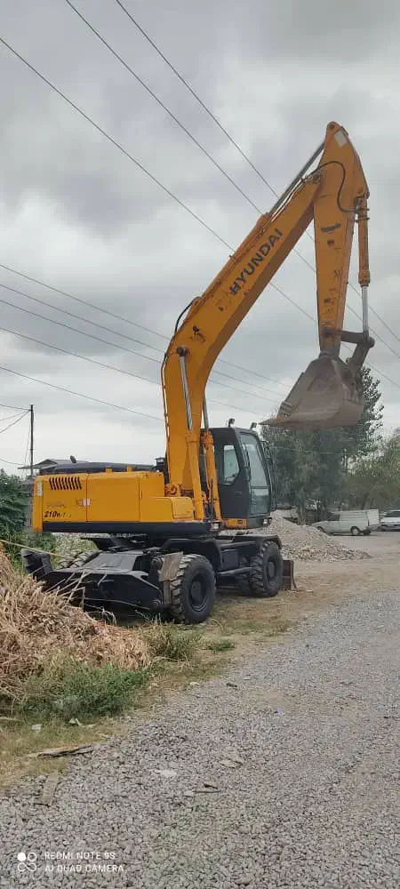 بیل هیوندای لاستیکی ۲۱۰|خودرو سنگین|تهران, آزادشهر|دیوار