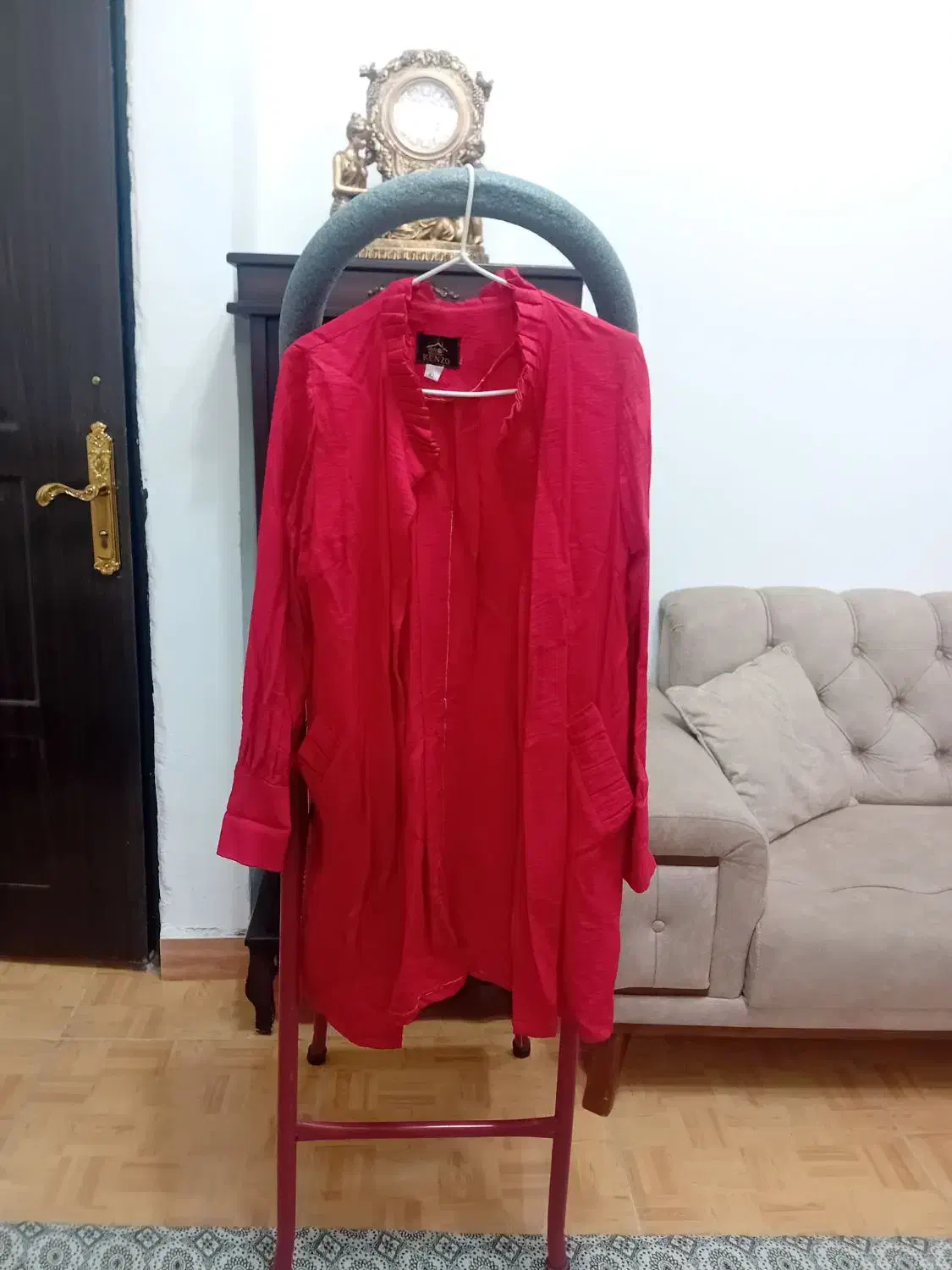 مانتو|لباس|رشت, معلولین|دیوار