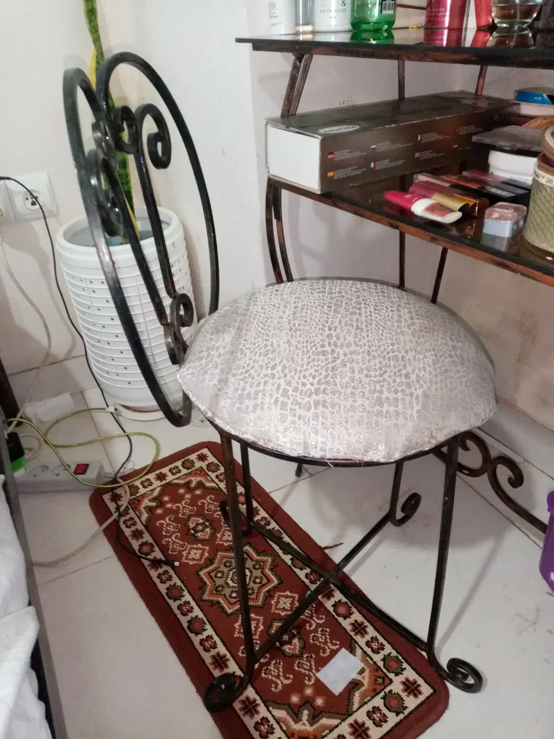 میز ارایش باصندلی|تخت و سرویس خواب|رشت, دیانتی|دیوار