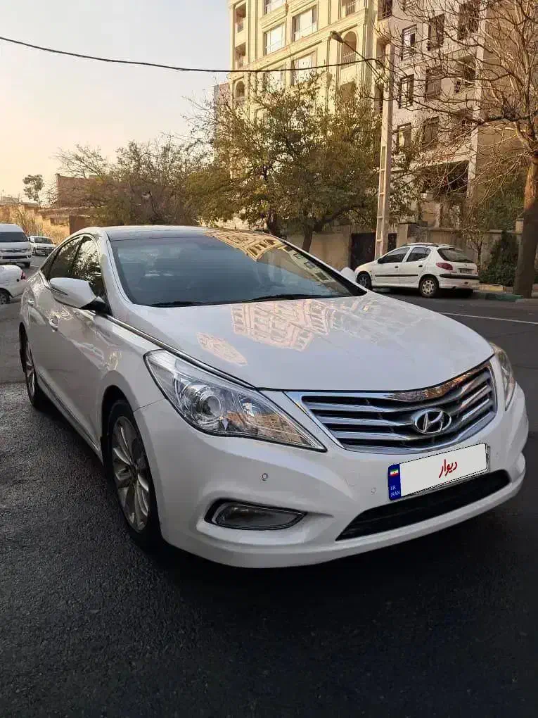 آزرا مدل ۲۰۱۳ سفید داخل مارون با ماساژور|خودرو سواری و وانت|تهران, الهیه|دیوار