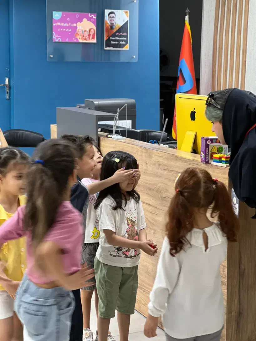 استخدام مدرس زبان انگلیسی در آموزشگاه به‌آیین|استخدام آموزشی|مشهد, امیر|دیوار