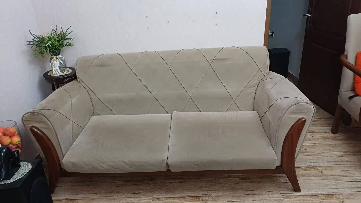 مبل ۷ نفره|مبلمان خانگی و میز عسلی|رشت, رودباری|دیوار