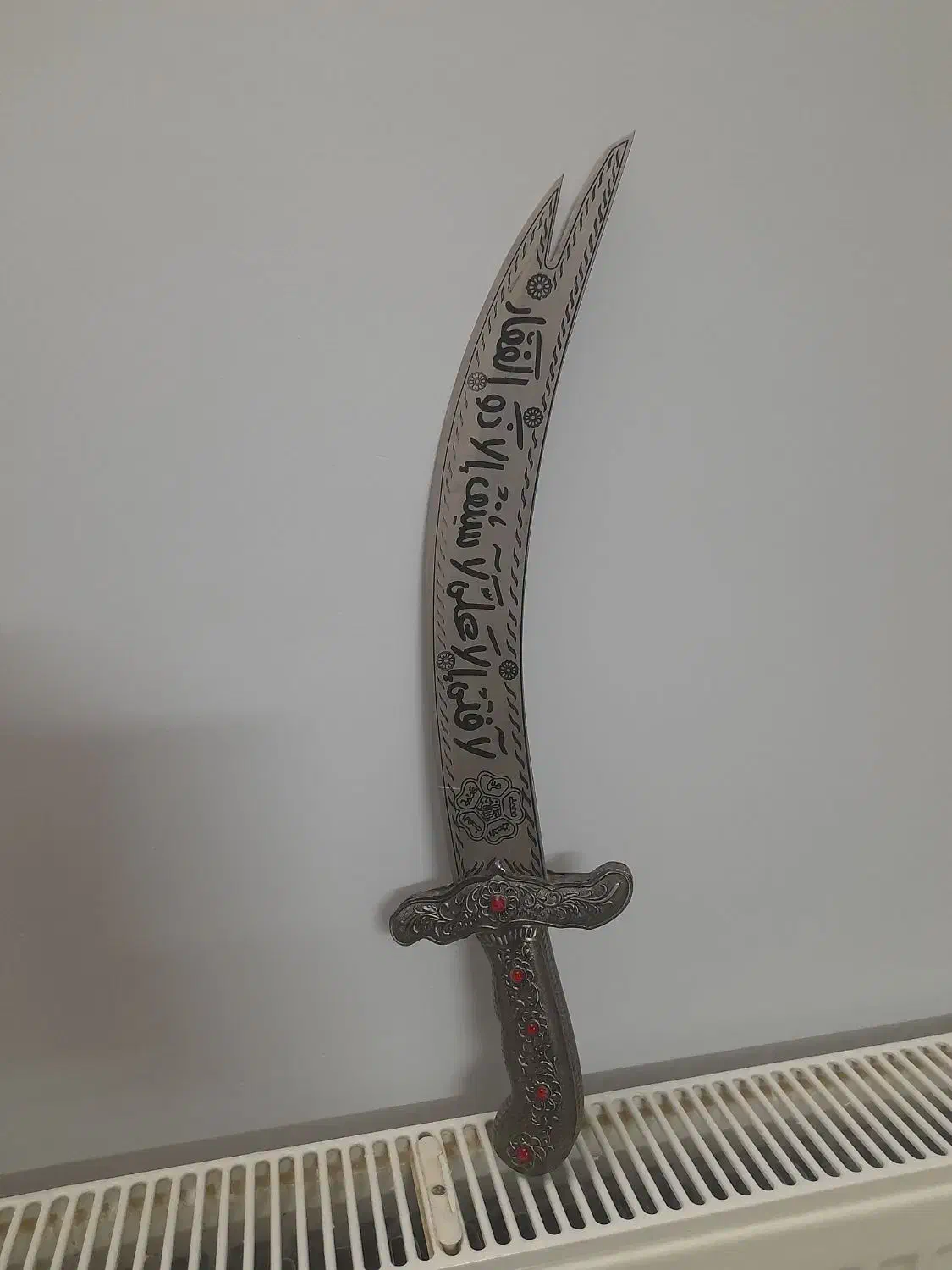 شمشیر برای دکوراسیون.|کلکسیون اشیاء عتیقه|یزد, |دیوار