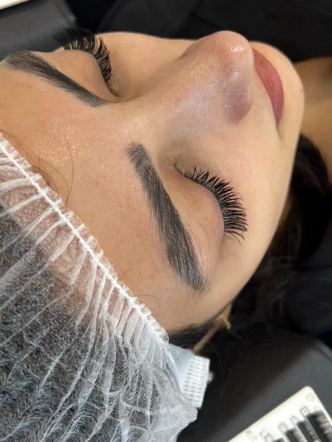 استخدام ابروکار حرفه‌ای در سالن تخصصی|استخدام درمانی، زیبایی، بهداشتی|نور, |دیوار