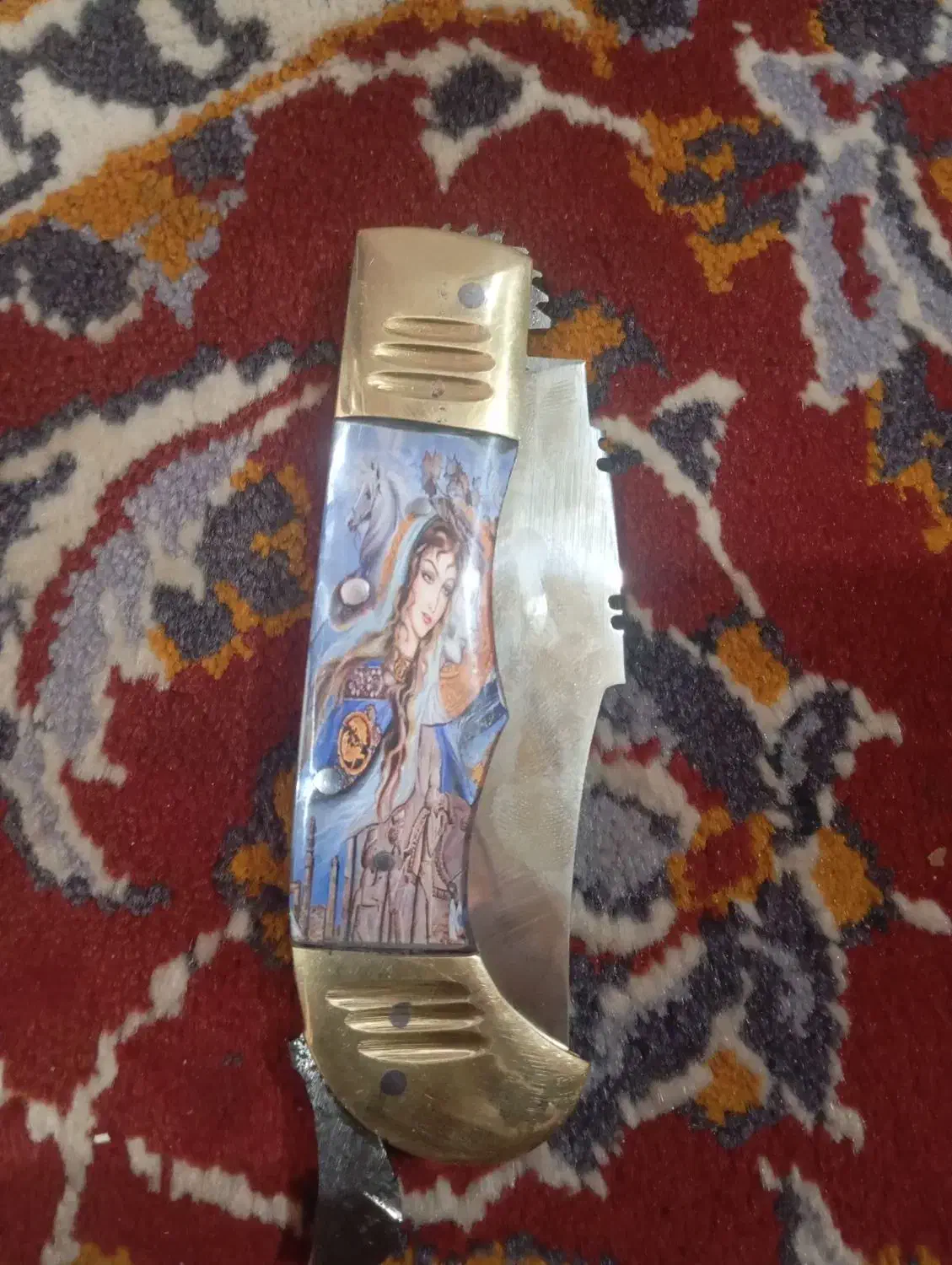 چاقو دنده ای لیلی مجنون|کلکسیون اشیاء عتیقه|زرند, |دیوار