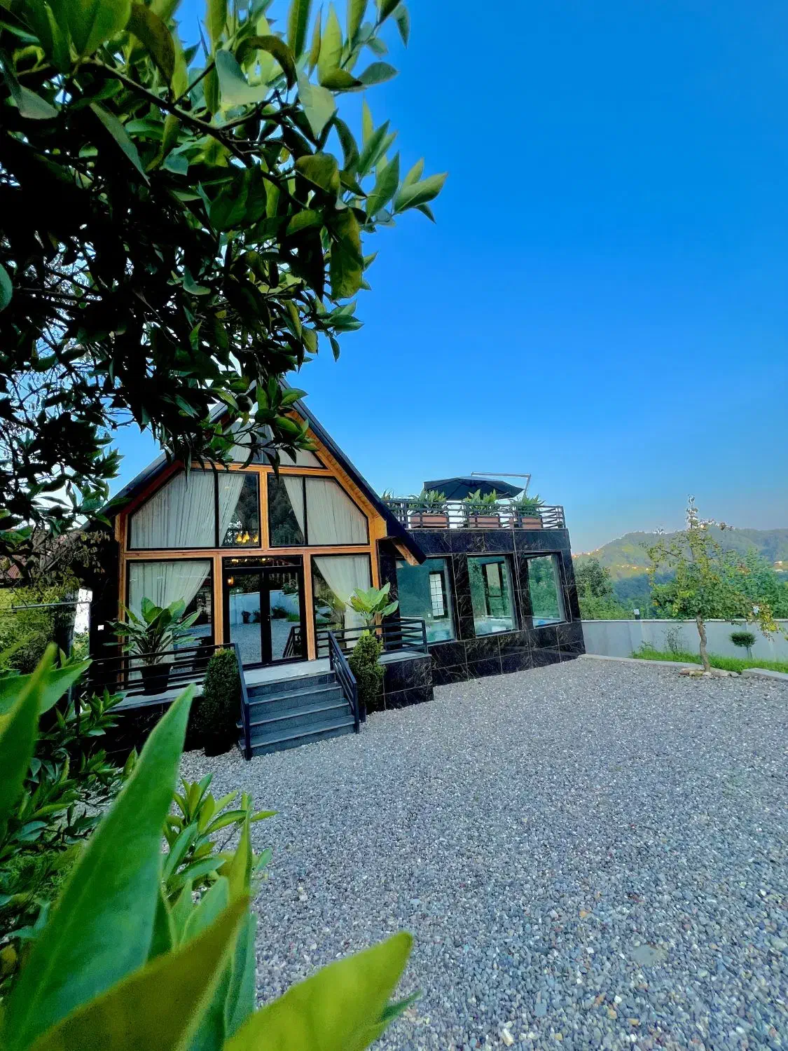 کلبه جنگلی لوکس دیار استخرسرپوشیده و جکوزی رو روف|اجارهٔ کوتاه‌مدت ویلا و باغ|رامسر, |دیوار