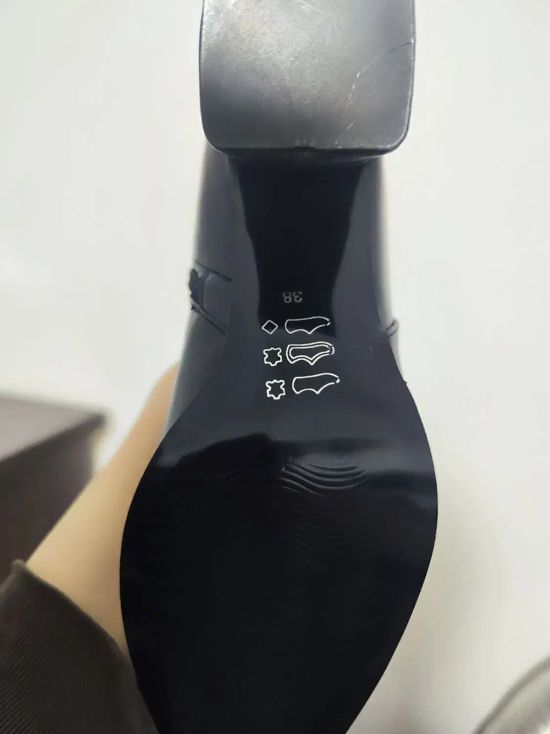 نیم بوت نو نو|کیف، کفش، کمربند|هشتگرد, شهرک راه آهن|دیوار