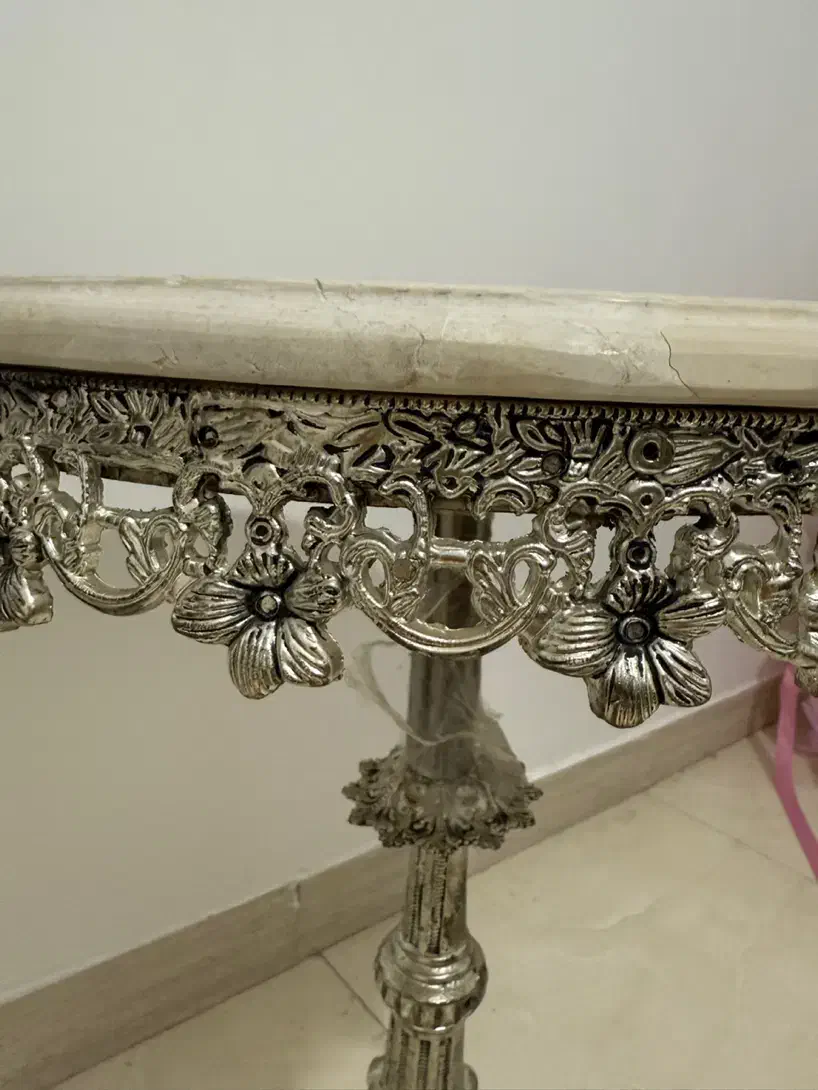 میزتلفنی برنجی|میز تلفن|رشت, کوی حسینی|دیوار