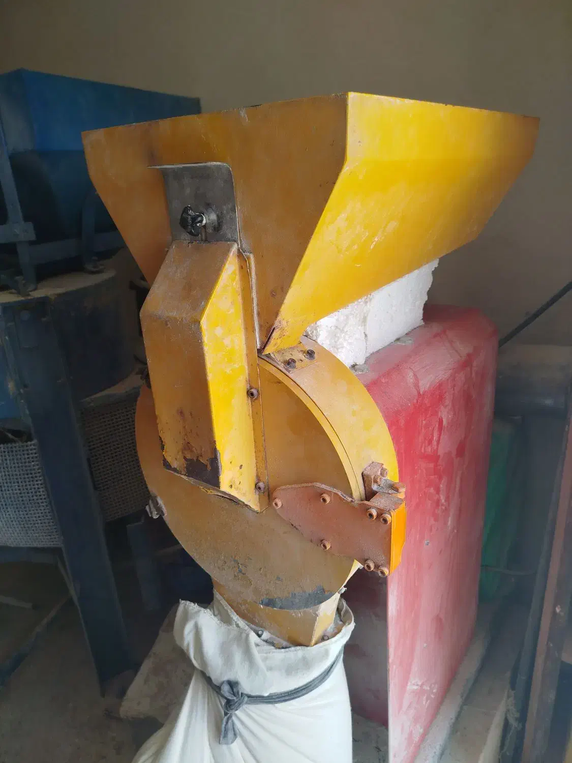 چند دستگاه آسیاب برقی|خردکن، آسیاب، غذاساز|خورموج, |دیوار