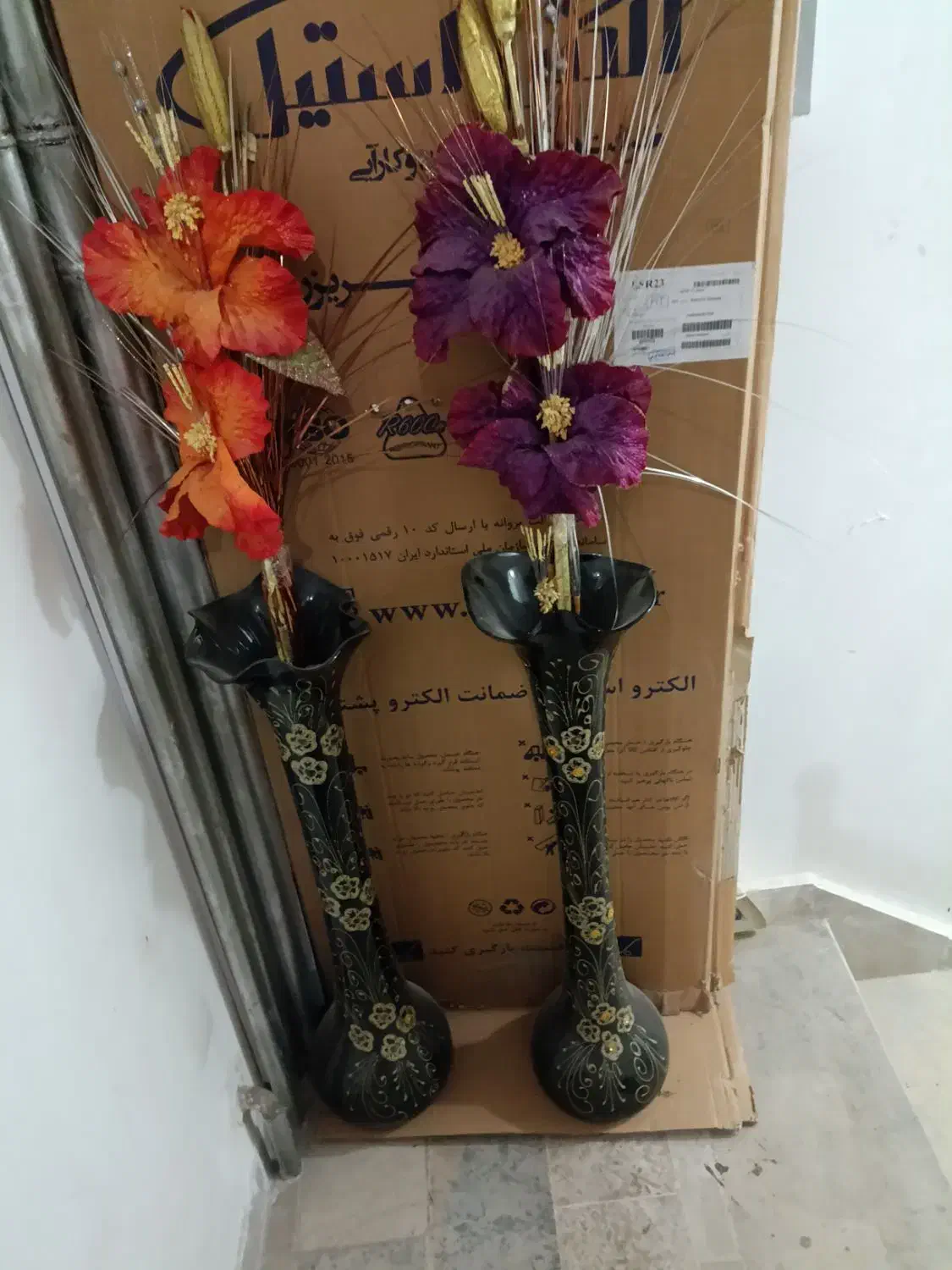 گلدان تزئینی همراه باگل|گل مصنوعی|اردبیل, |دیوار