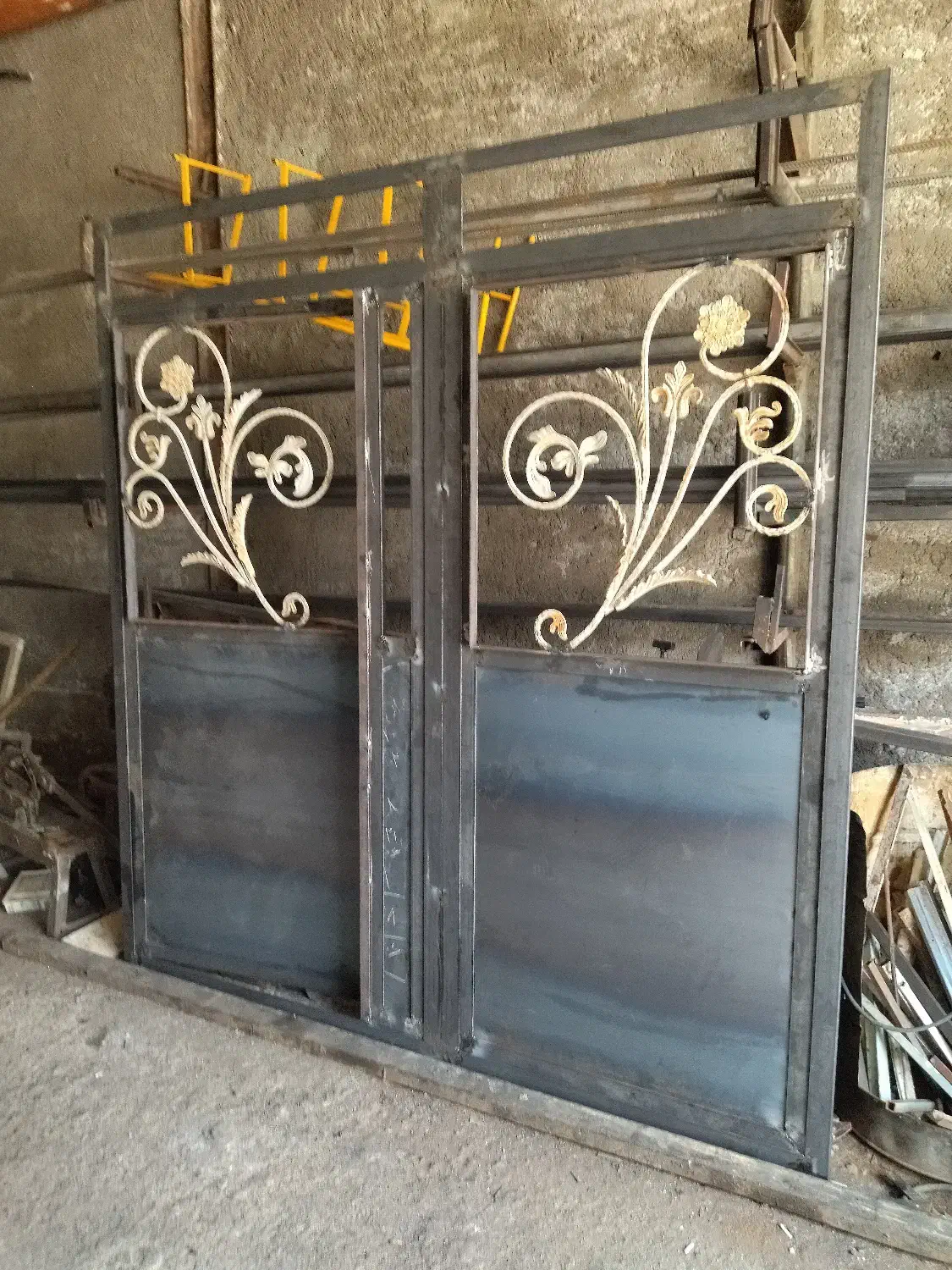 ساخت دروپنجره نرده و حفاظ کبیری|خدمات پیشه و مهارت|میانه, |دیوار