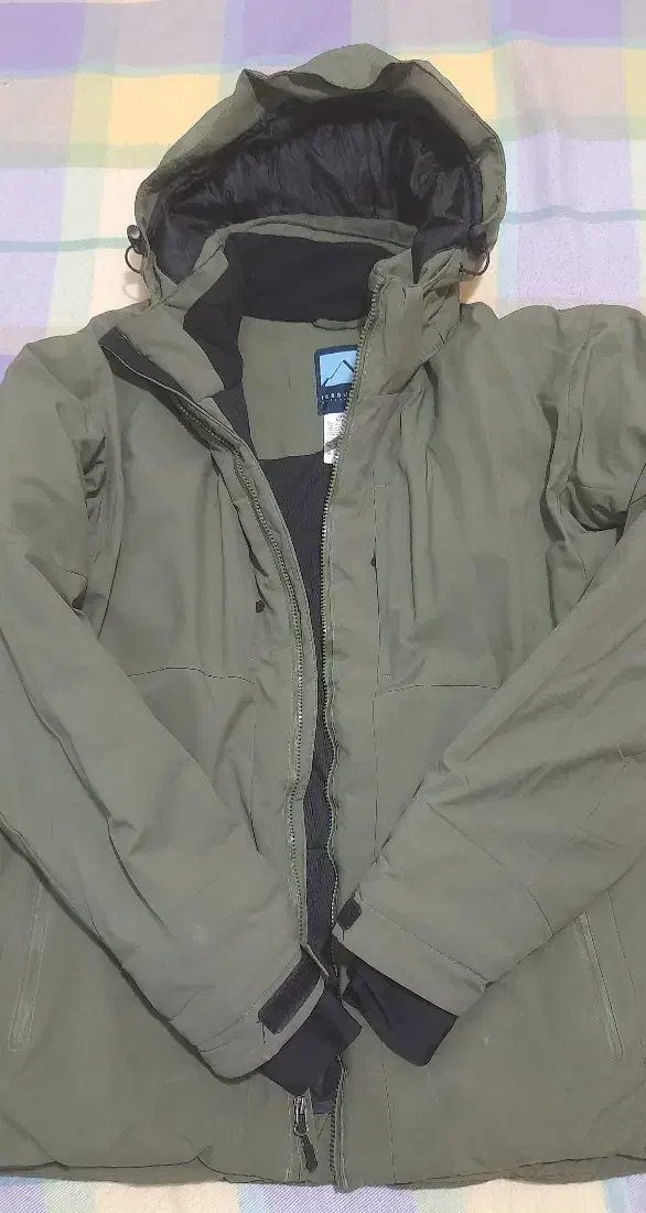 کاپشن خارجی رنگ سبز|لباس|قم, دانش|دیوار