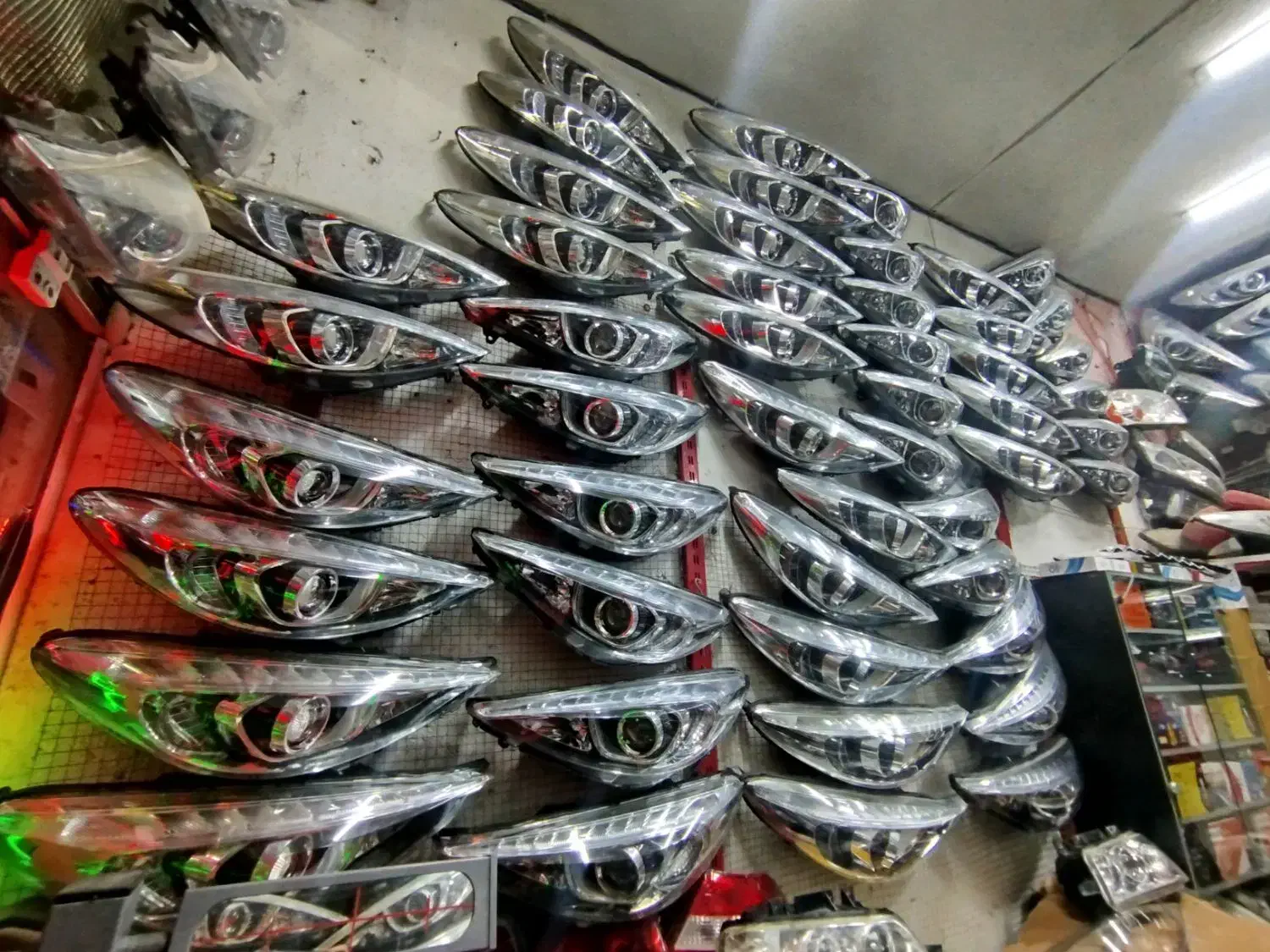 چراغ207 استوک در حدنوزیرقیمت ایران2300دانه جانمونی|قطعات یدکی و لوازم جانبی|مشهد, گاز|دیوار