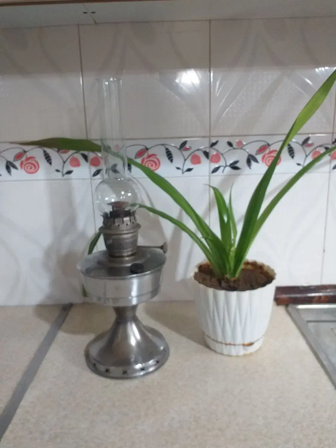 چراغ گردسوز|کلکسیون اشیاء عتیقه|بروجرد, |دیوار