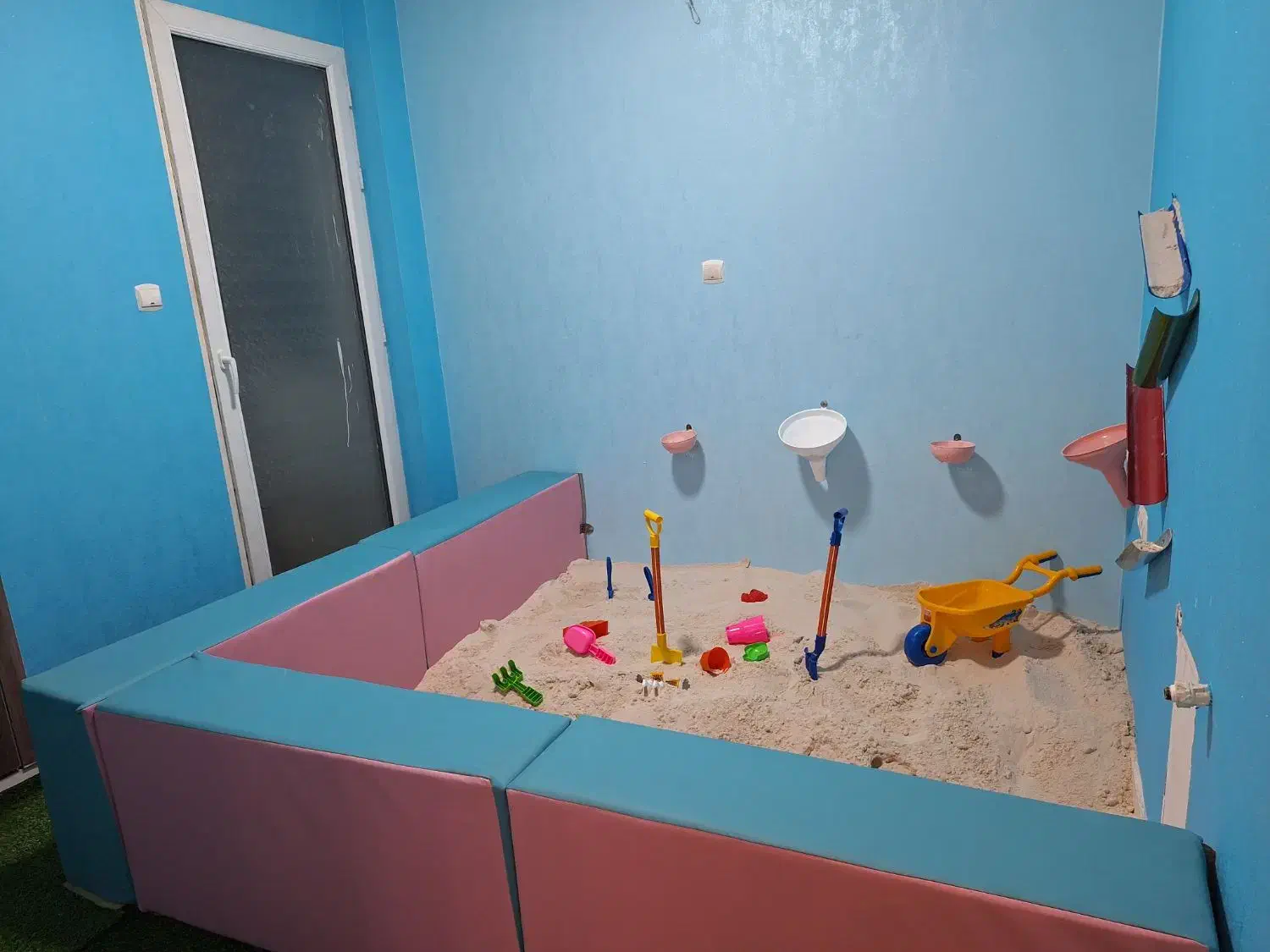 جذب نیروی خانم|استخدام آموزشی|رشت, معلم|دیوار