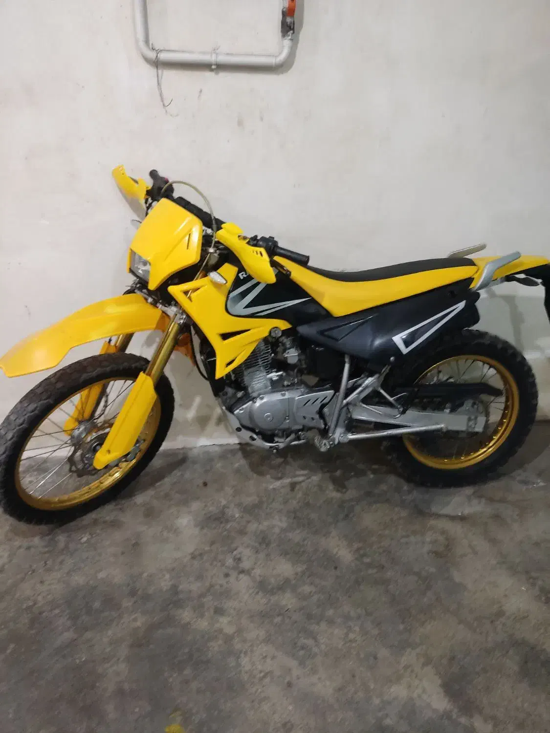 تریل روان 200|موتورسیکلت|رشت, کوی طالقانی|دیوار