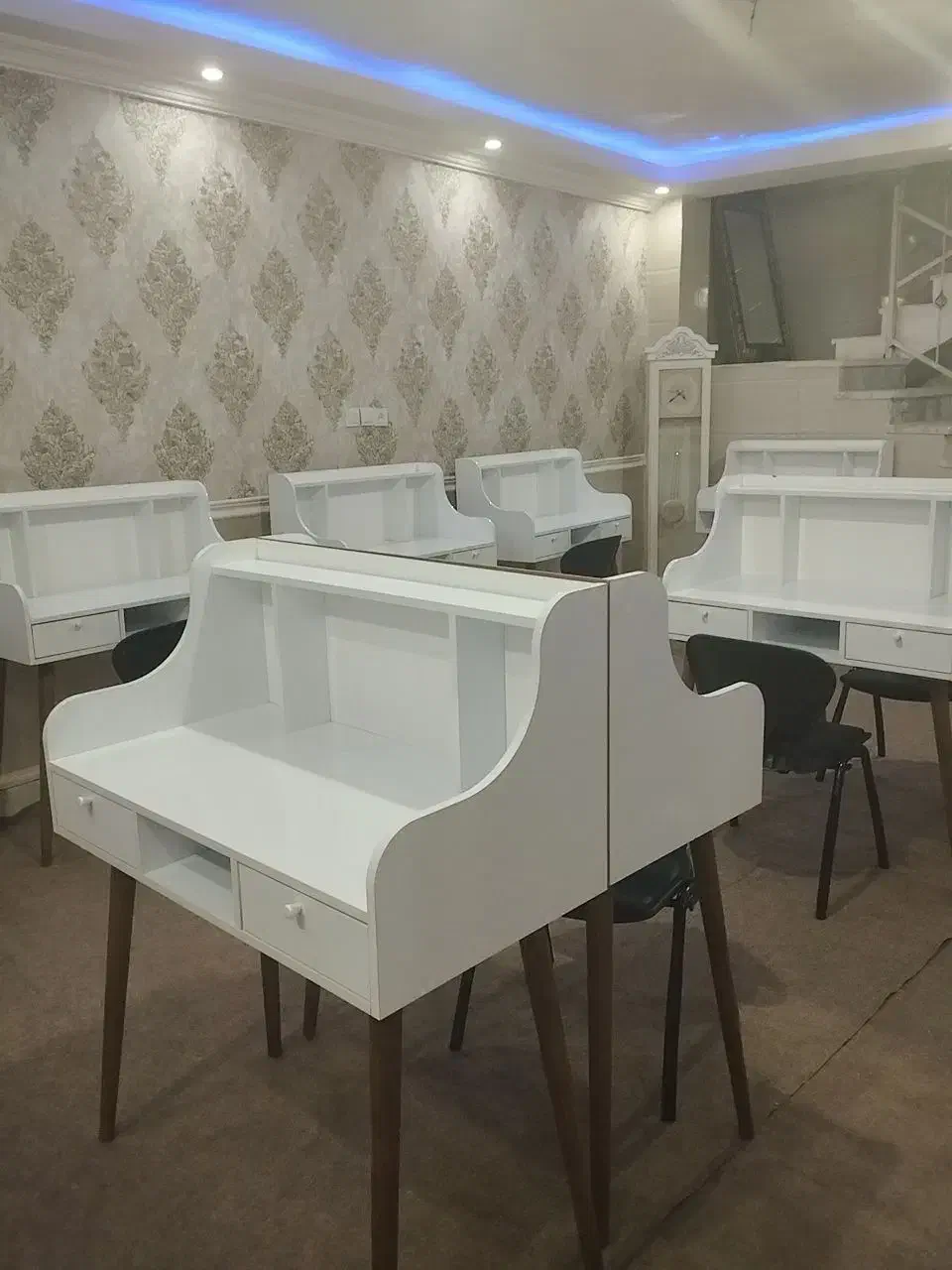 سالن مطالعاتی اندیشه|خدمات آموزشی|زابل, |دیوار