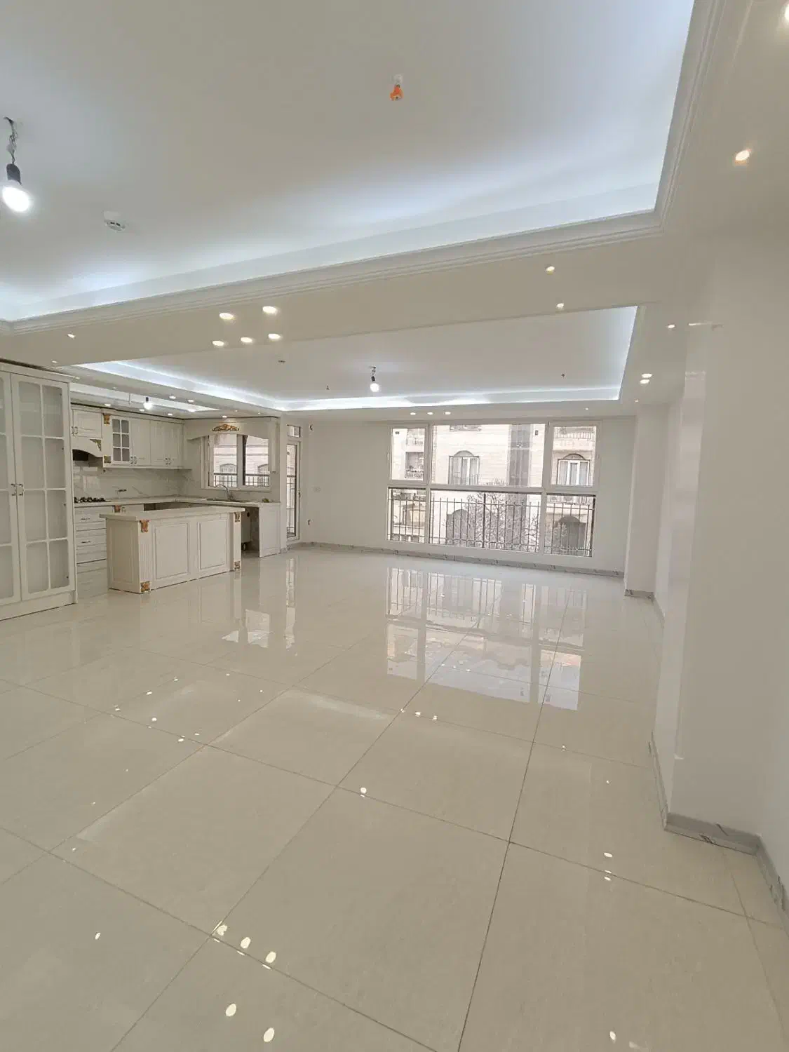 سعادت آباد ۱۳۵متر ۳ خواب /نوساز/غرق در نور