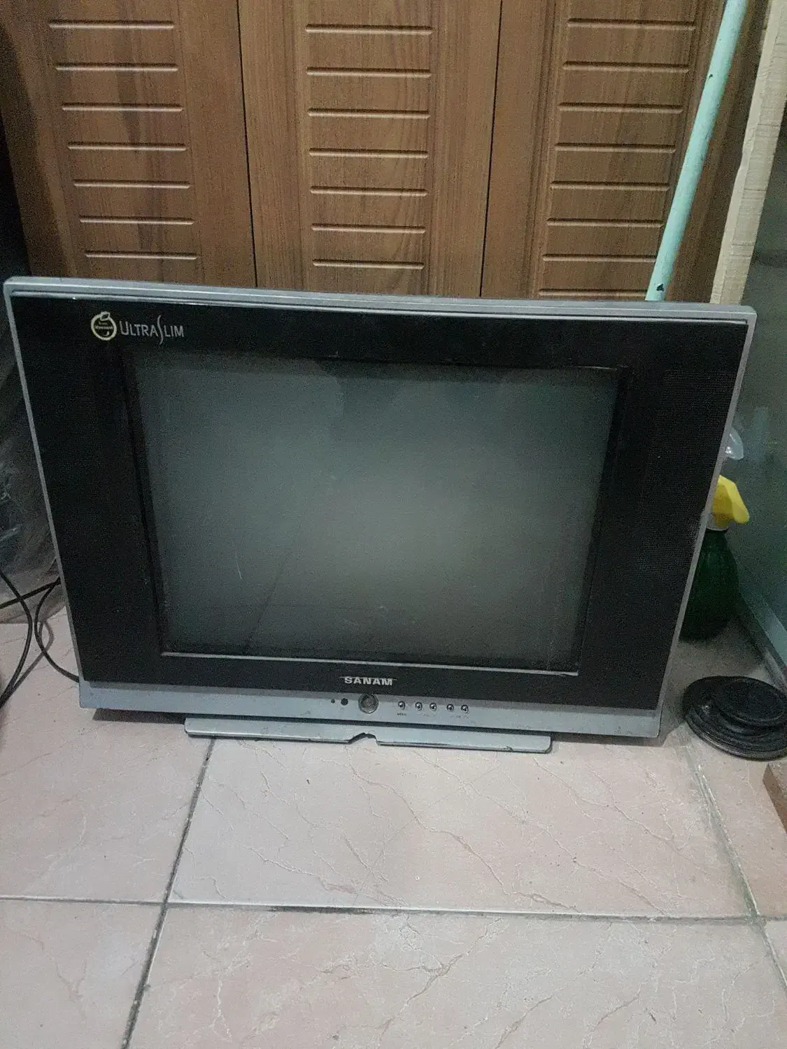 ۳ عدد تلویزیون|تلویزیون و پروژکتور|الیگودرز, |دیوار