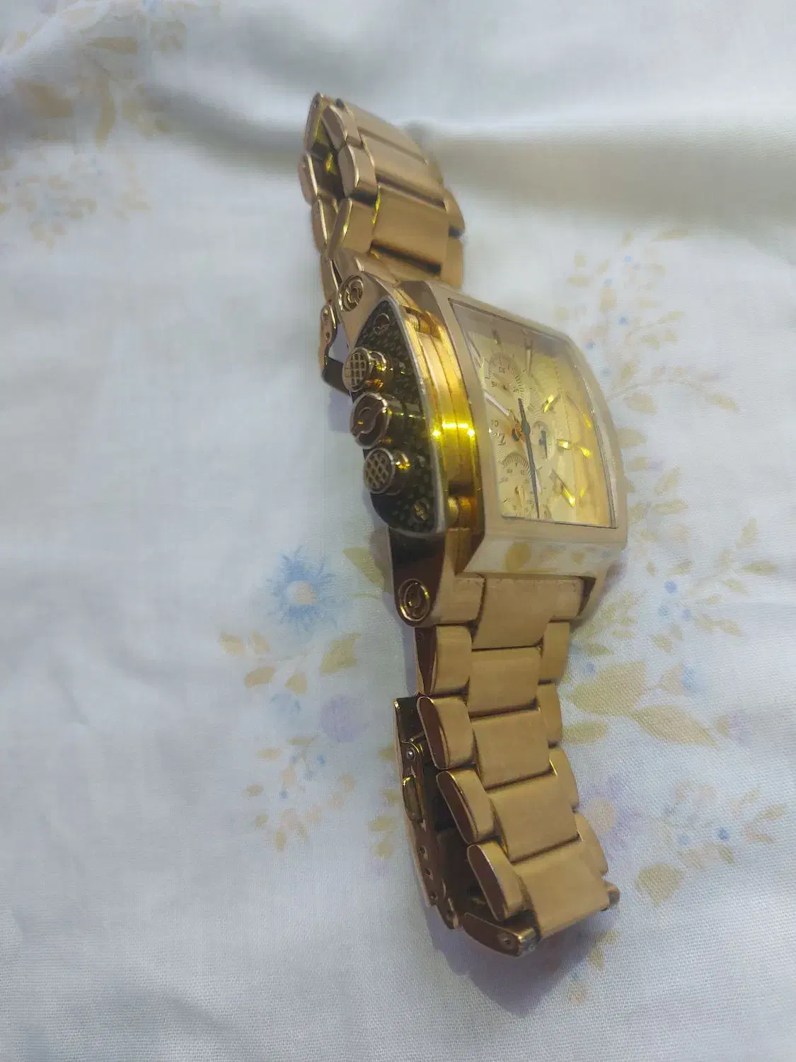 ساعت|ساعت|تالش, هشتپر|دیوار