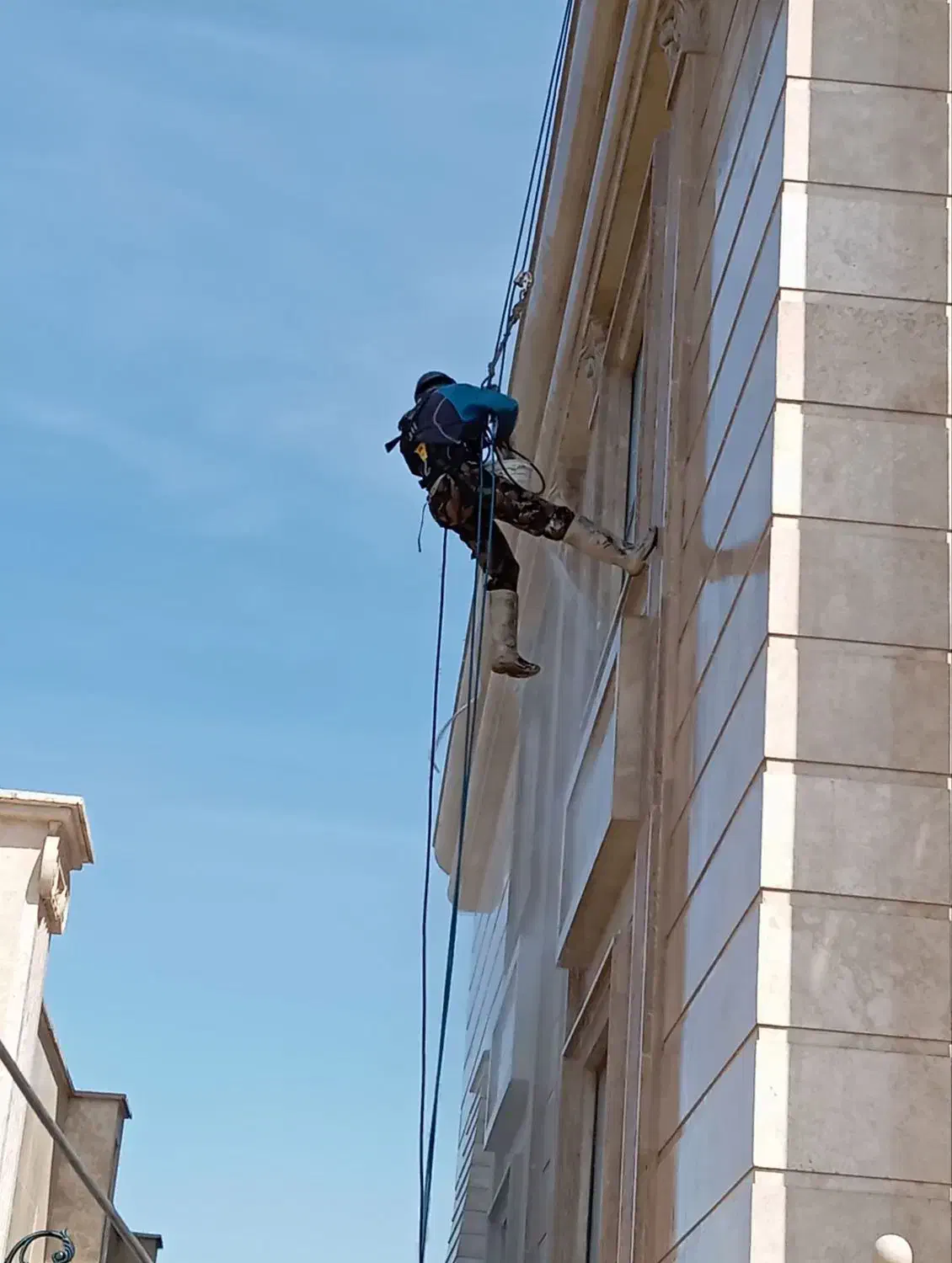 خدمات پیچ رولپلاک شتشوی نما نماشویی راپلکاران|خدمات نظافت|تهران, میرداماد|دیوار