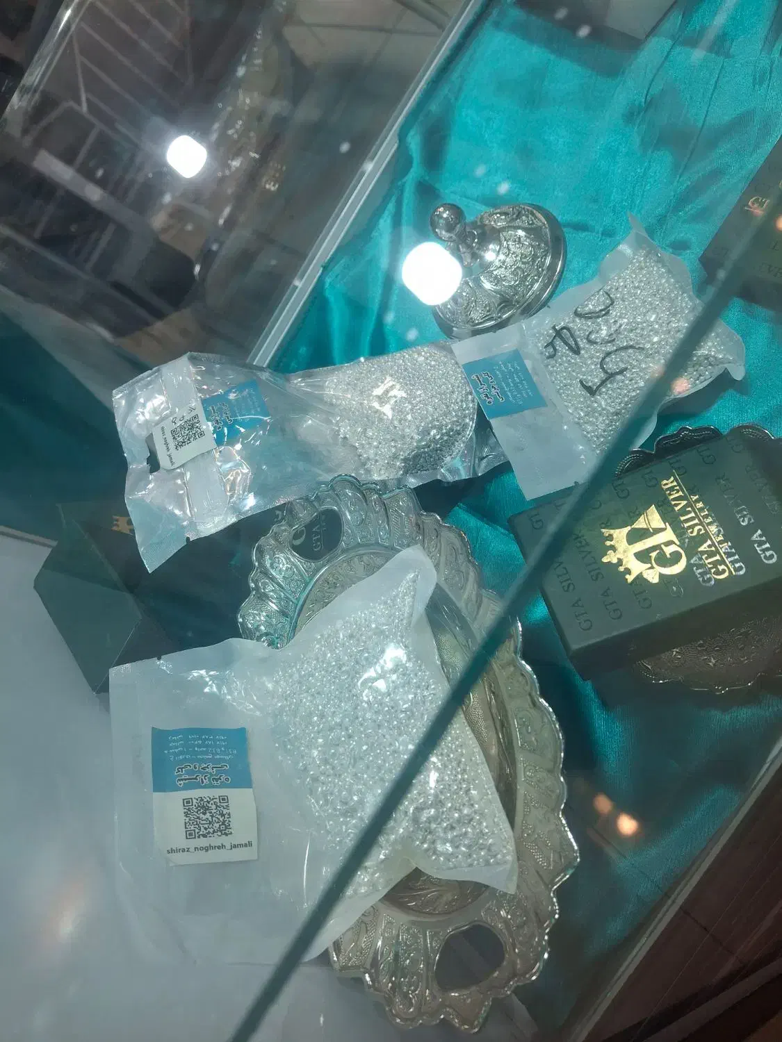 ساچمه و شمش نقره|جواهرات|شیراز, زند|دیوار