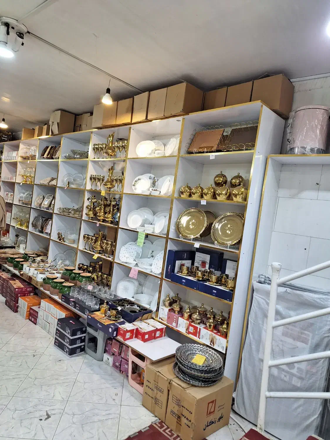 به یک فروشنده باسابقه کاری نیازمندیم|استخدام خدمات فروشگاه و رستوران|شیروان (خراسان), |دیوار