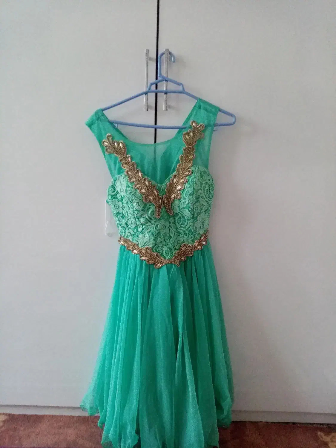 لباس مجلسی درحد نو|لباس|تربتحیدریه, منظر|دیوار