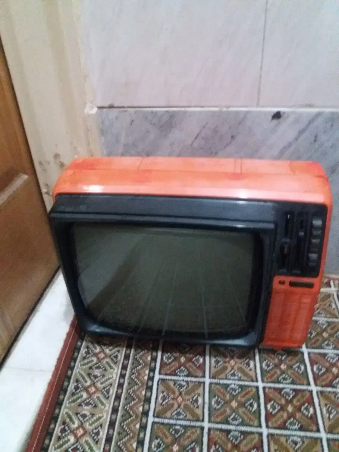 تلویزیون فیلیپس قدیمی|کلکسیون اشیاء عتیقه|اصفهان, مولوی|دیوار