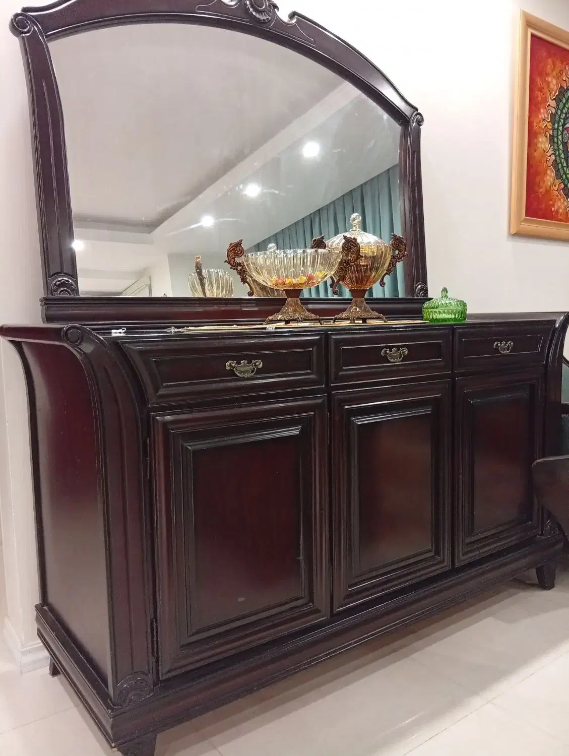 بوفه کف چوب گیلاس. همراه آیینه بزرگ.|بوفه، ویترین، کنسول|تهران, شیخ هادی|دیوار