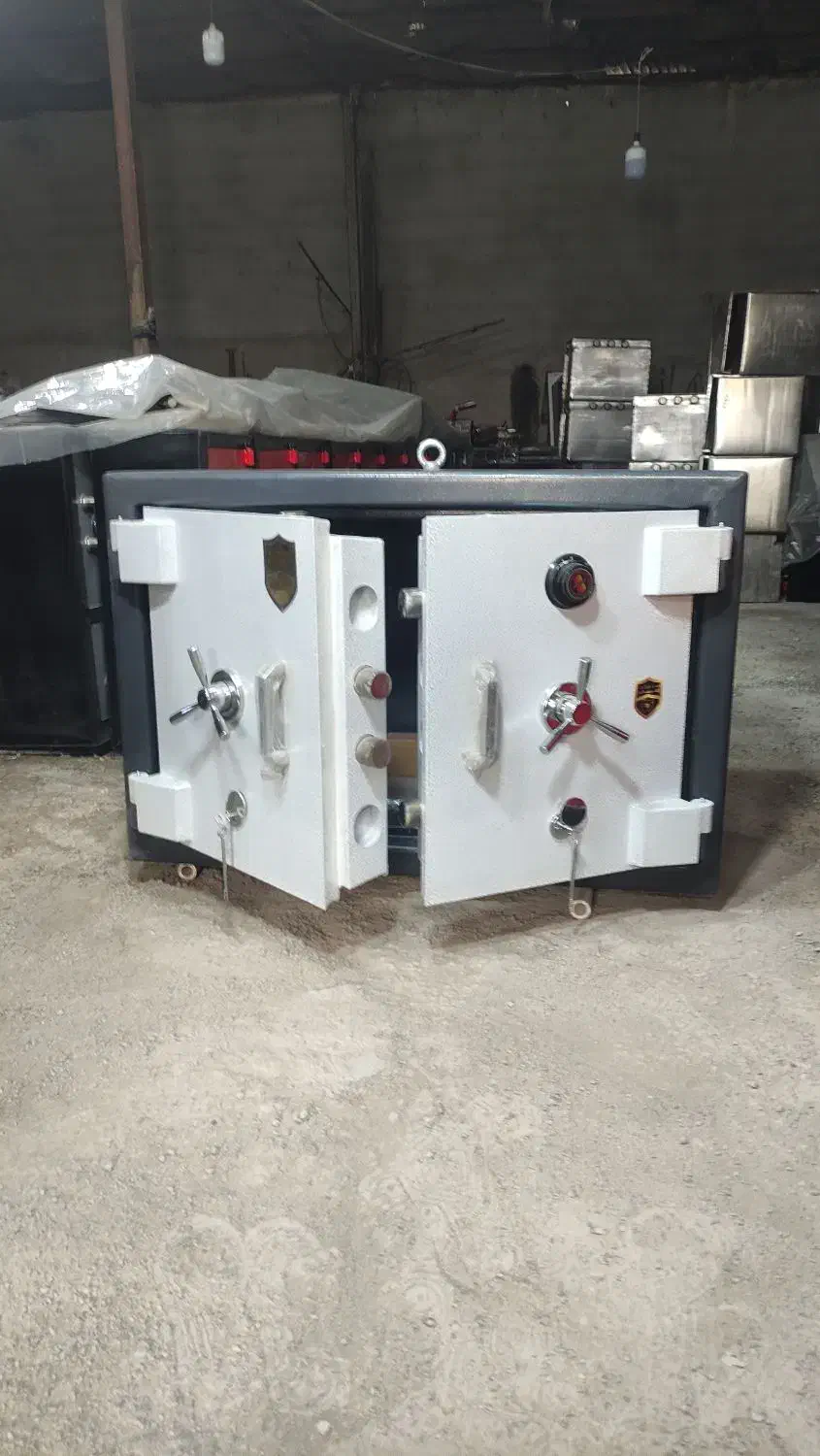 گاوصندوق اسانسوری گاوصندوق زیرویترینی درب خزانه|خدمات پیشه و مهارت|کرمانشاه, |دیوار