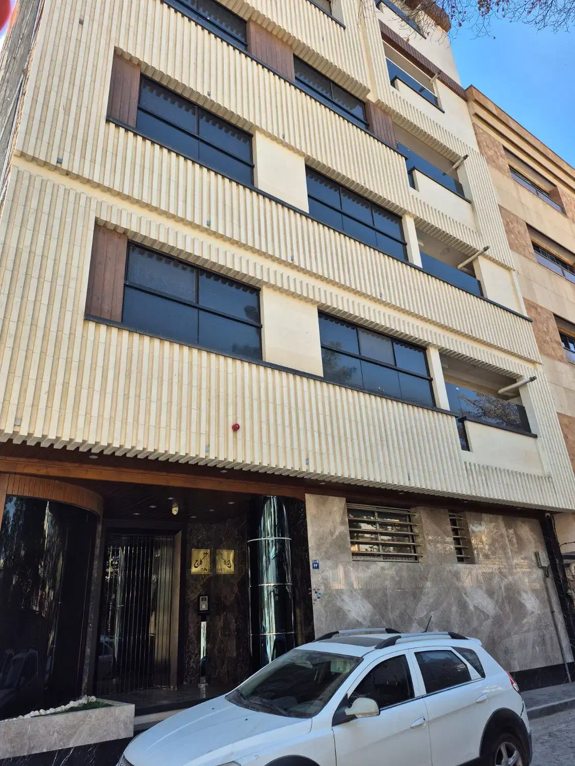 آپارتمان ۲۵۰متری لوکس کلید نخورده با جکوزی،خ لاهور|فروش آپارتمان|اصفهان, مفتح|دیوار