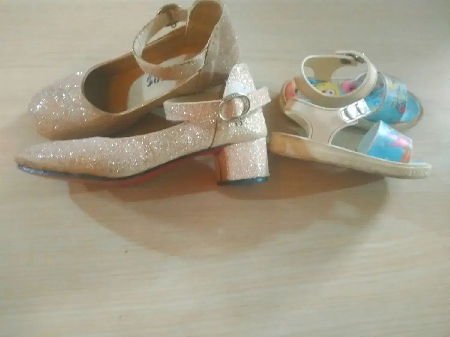 کفش ها در حد مثل نو|کفش و لباس بچه|کاشان, سه راه پرورشگاه|دیوار