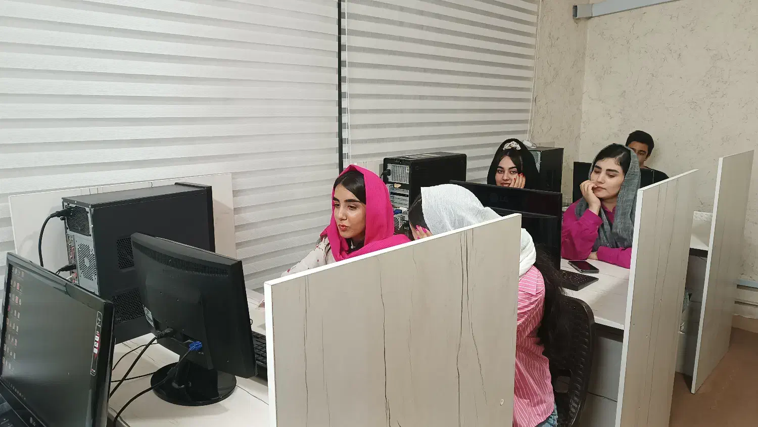 مرکز تخصصی آموزشICDL مبتدی تاپیشرفته(استخدام)|استخدام صنعتی، فنی، مهندسی|شیراز, ارم|دیوار