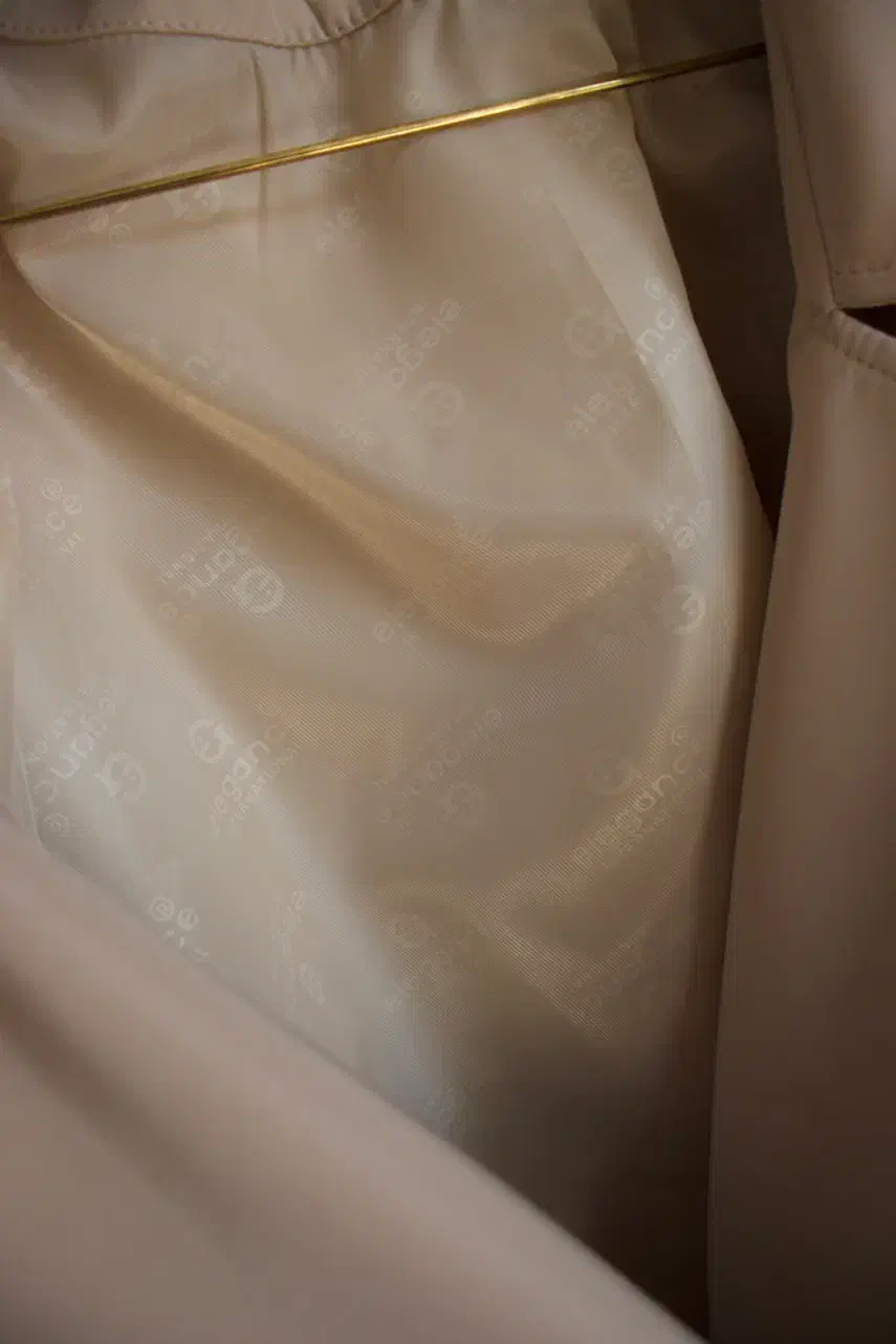 ترنچ آستر دار رنگ کرم|لباس|لار, |دیوار