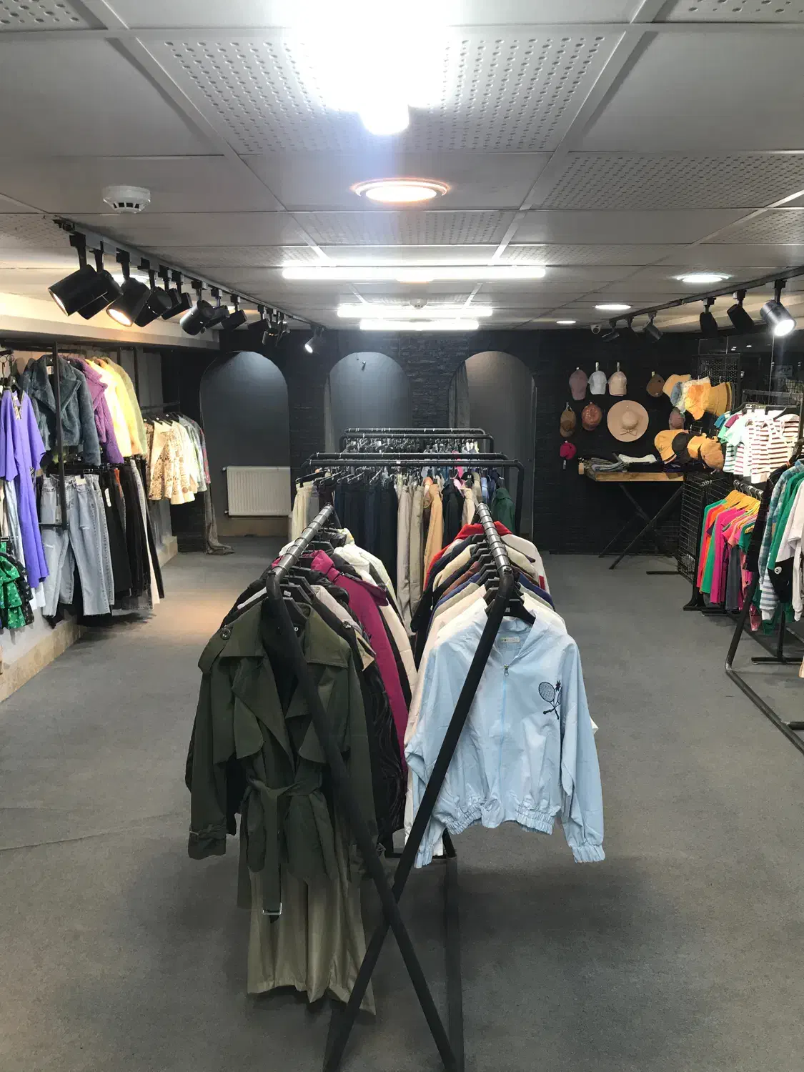 واگذاری فوری بوتیک زنانه سودده در کاشفی|اجارهٔ مغازه و غرفه|سبزوار, نواب صفوی|دیوار