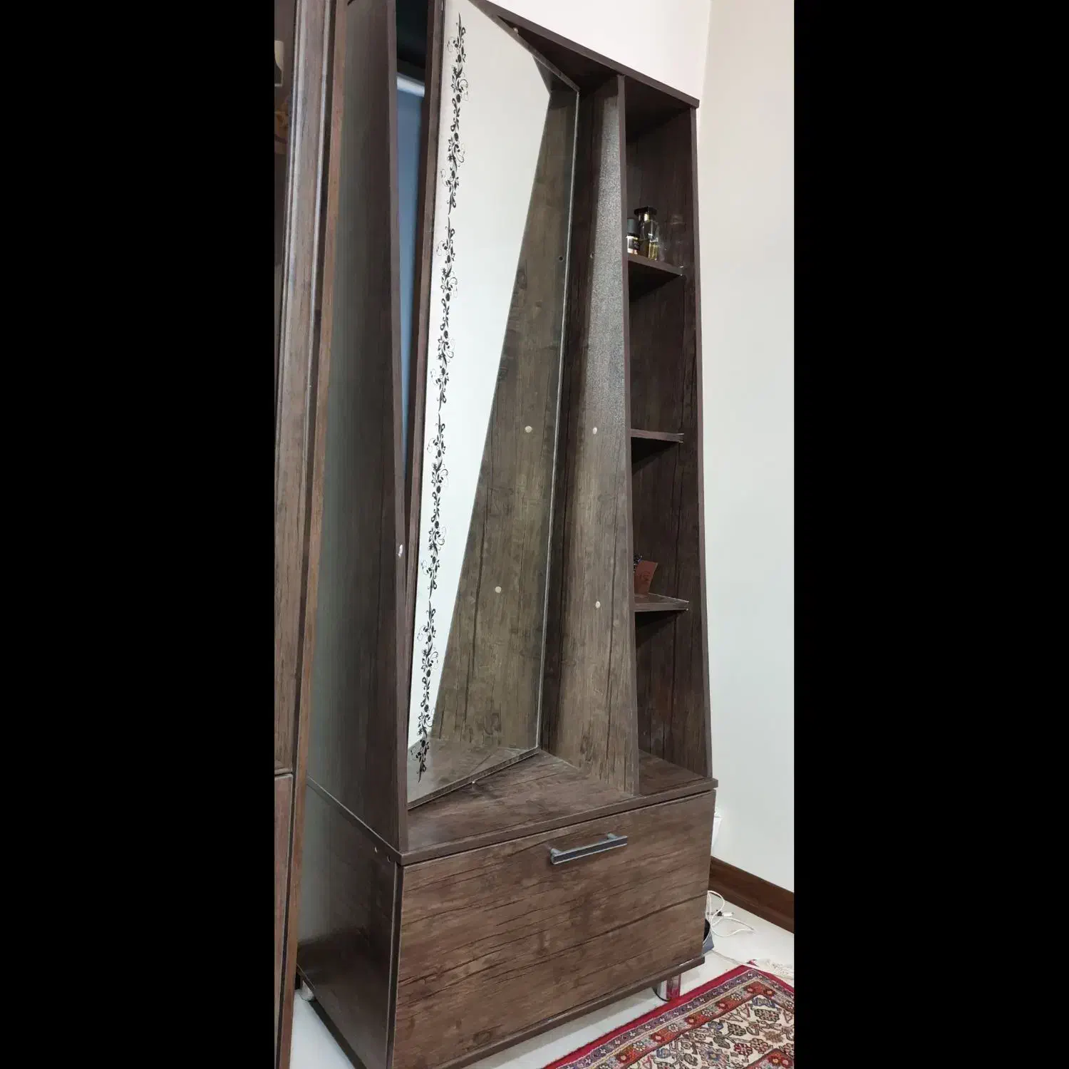 آینه قدی چرخشی با کمد آینه ی قدی چرخشی با کمد|آینه|خمینی‌شهر, |دیوار