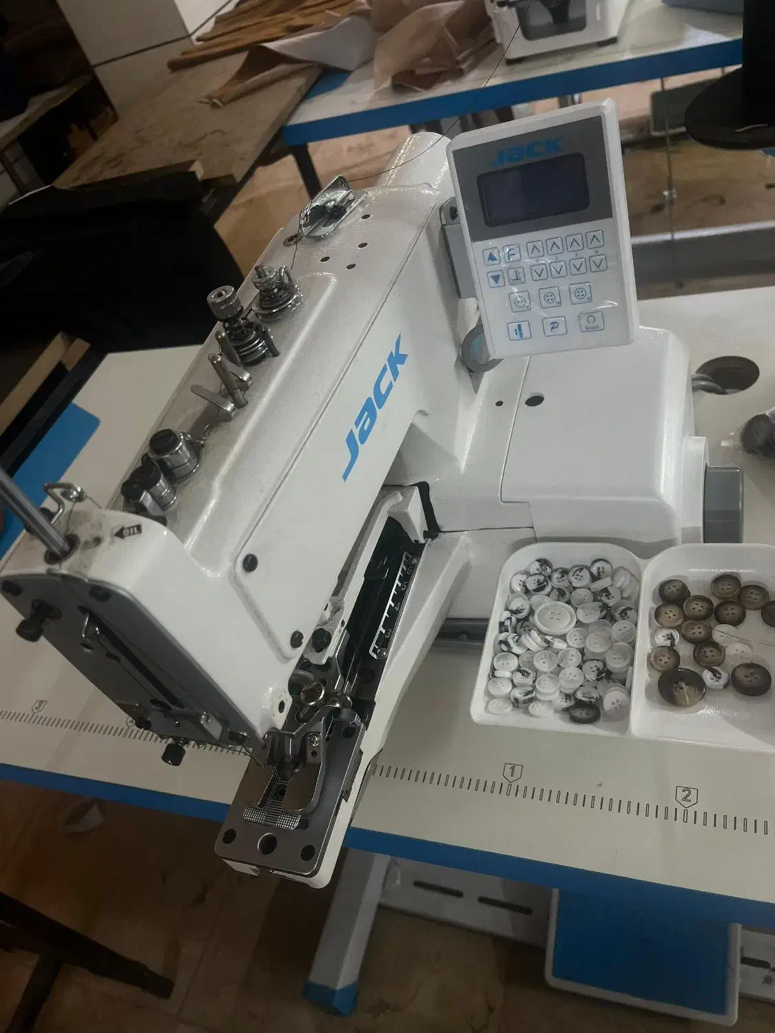 چرخ دکمه ومادگی|چرخ خیاطی و ریسندگی|هشتگرد, شهرک بعثت|دیوار