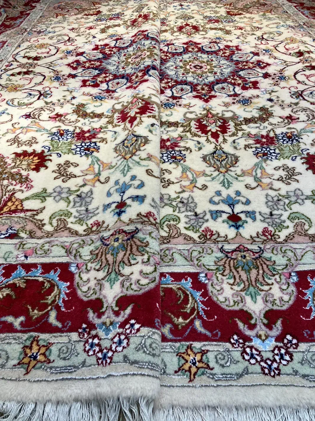 فرش دستباف جفت ۶ متری کرم طرح تبریز دستبافت|فرش|تهران, مولوی|دیوار