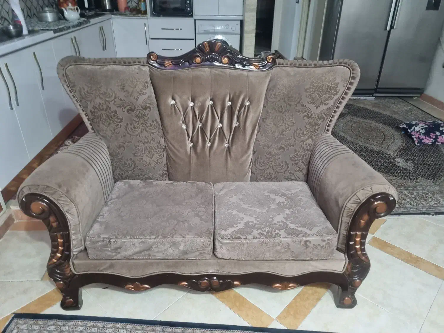 مبل راحتی|مبلمان خانگی و میز عسلی|اندیشه, اندیشه فاز ۱|دیوار