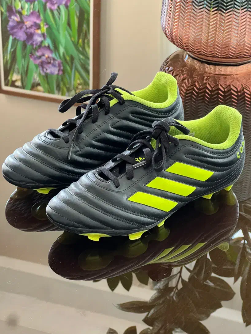 کفش فوتبالی استوک ادیداس اصل|ورزشهای توپی|تهران, جماران (نیاوران)|دیوار