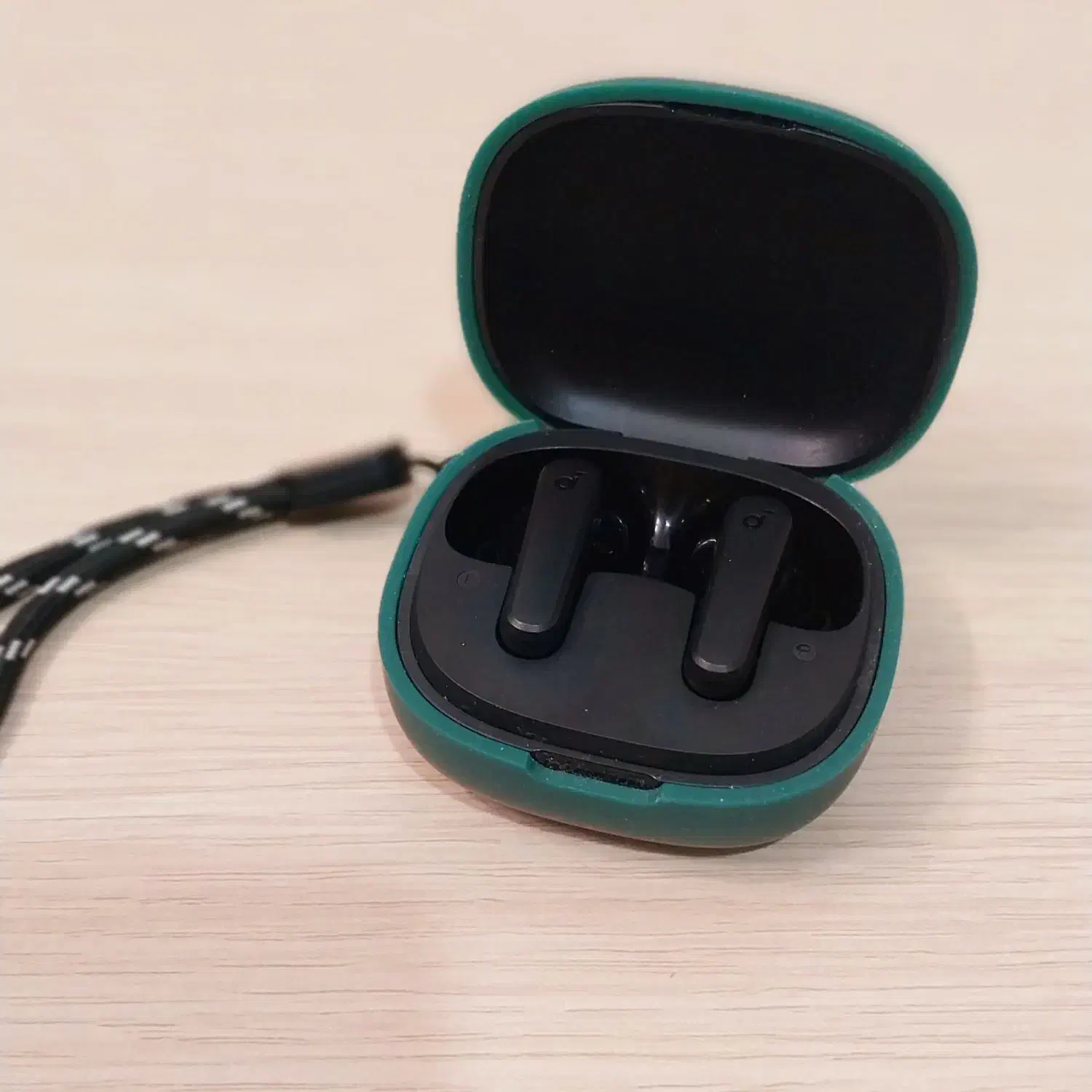 انکر r50i به همراه کاور سیلیکونی|لوازم جانبی موبایل و تبلت|قم, صفائیه|دیوار