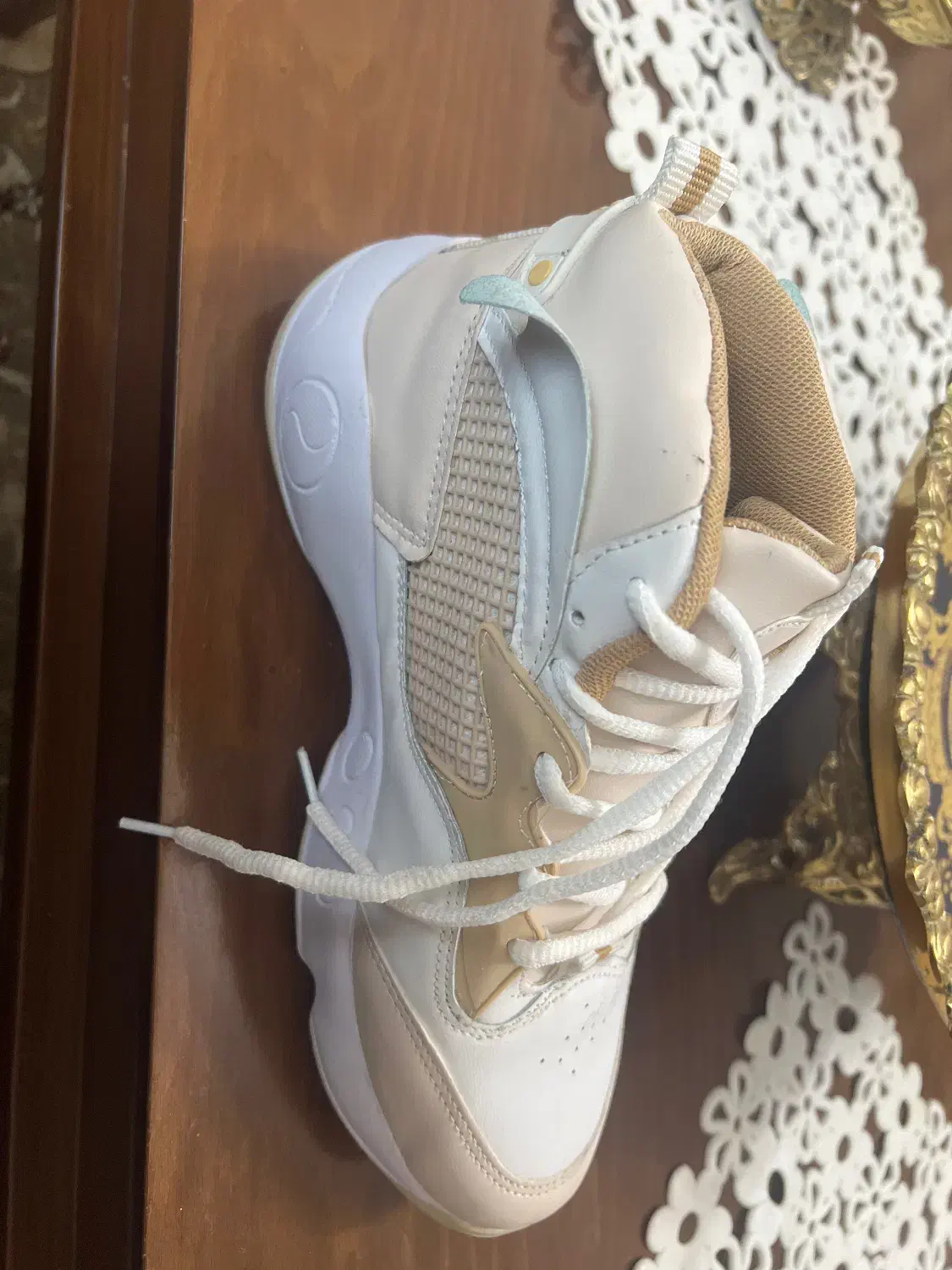 کتونی سایز۴۲|کیف، کفش، کمربند|پرند, فاز ۶|دیوار