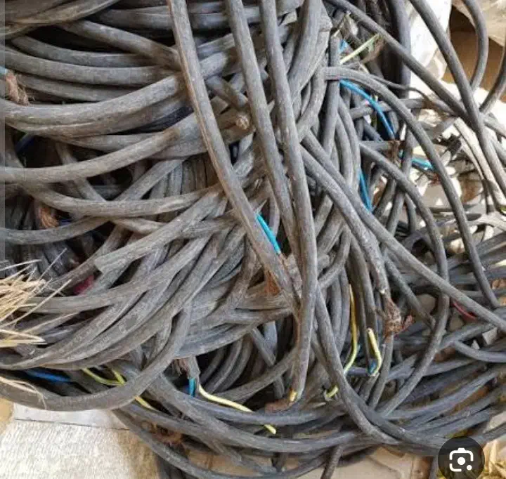 ضایعات سیم و کابل|عمده‌فروشی|کاشان, کارگر|دیوار