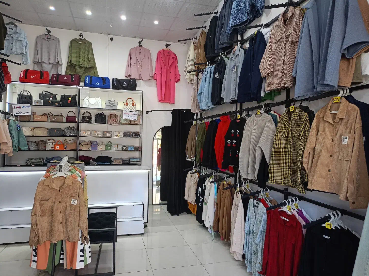 فروش  اجناس و وسایل مغازه زنانه|فروشگاه و مغازه|دهگلان, |دیوار